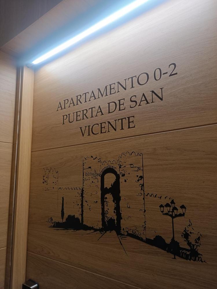 Apartamentos Turisticos Avila Puerta De San Vicente 0-2 外观 照片