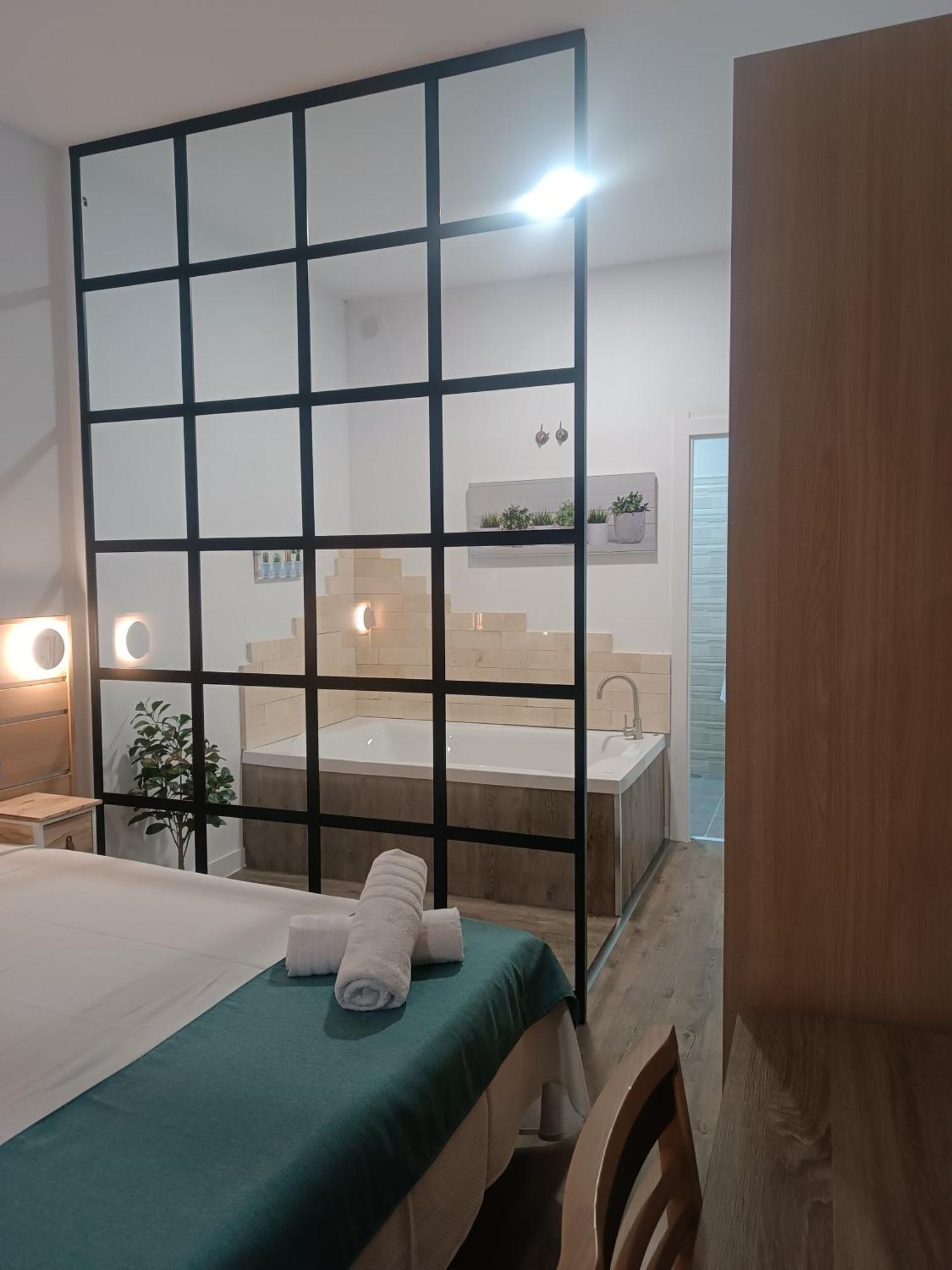 Apartamentos Turisticos Avila Puerta De San Vicente 0-2 外观 照片