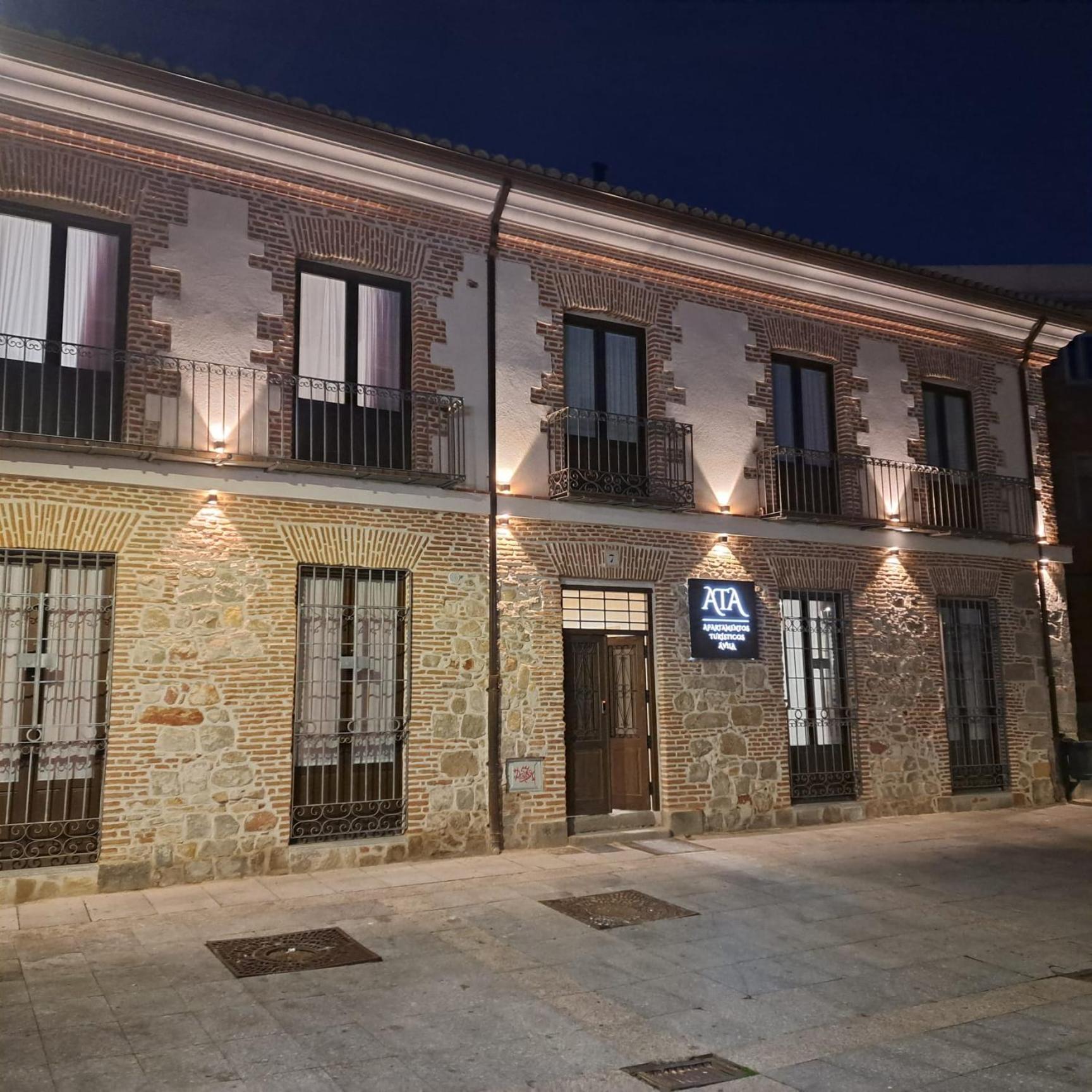 Apartamentos Turisticos Avila Puerta De San Vicente 0-2 外观 照片